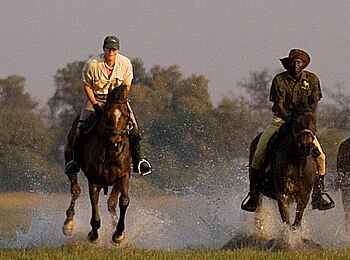 Kujwana Camp: Im Galopp