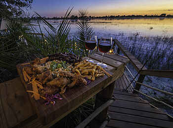 Pelo Camp: Sundowner mit Wein und Snacks Pelo Camp: Sundowner mit Wein und Snacks