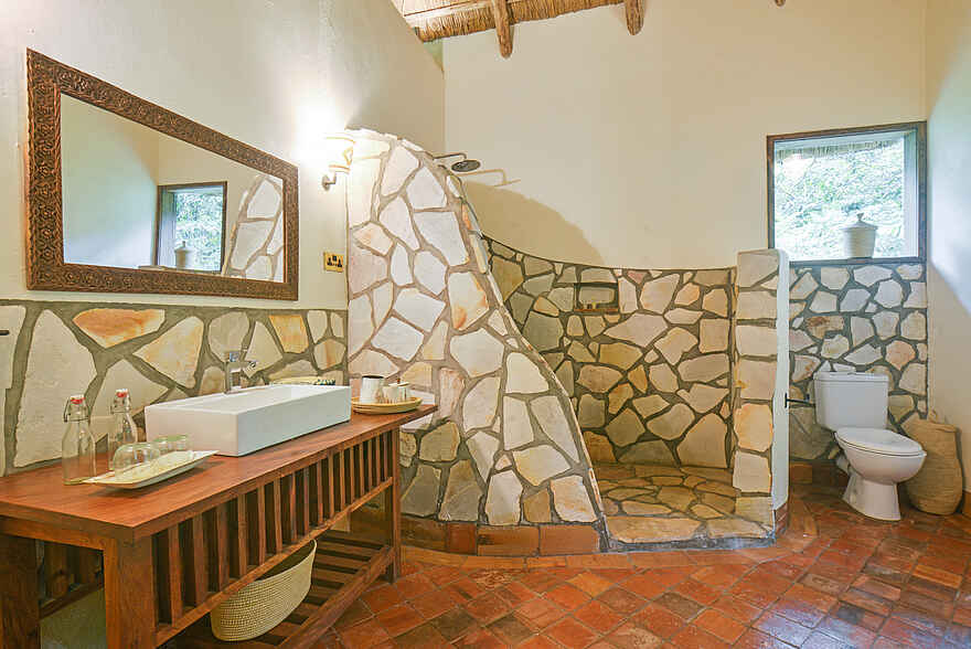 Primate Lodge Kibale: Das Badezimmer Primate Lodge Kibale: Das Badezimmer