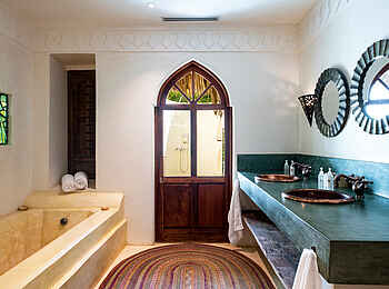 Qambani Luxury Resort: Sultan Villa Bad