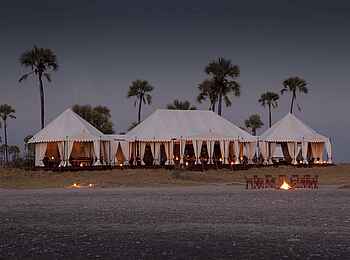 San Camp: Hauptzelt gegen Abend