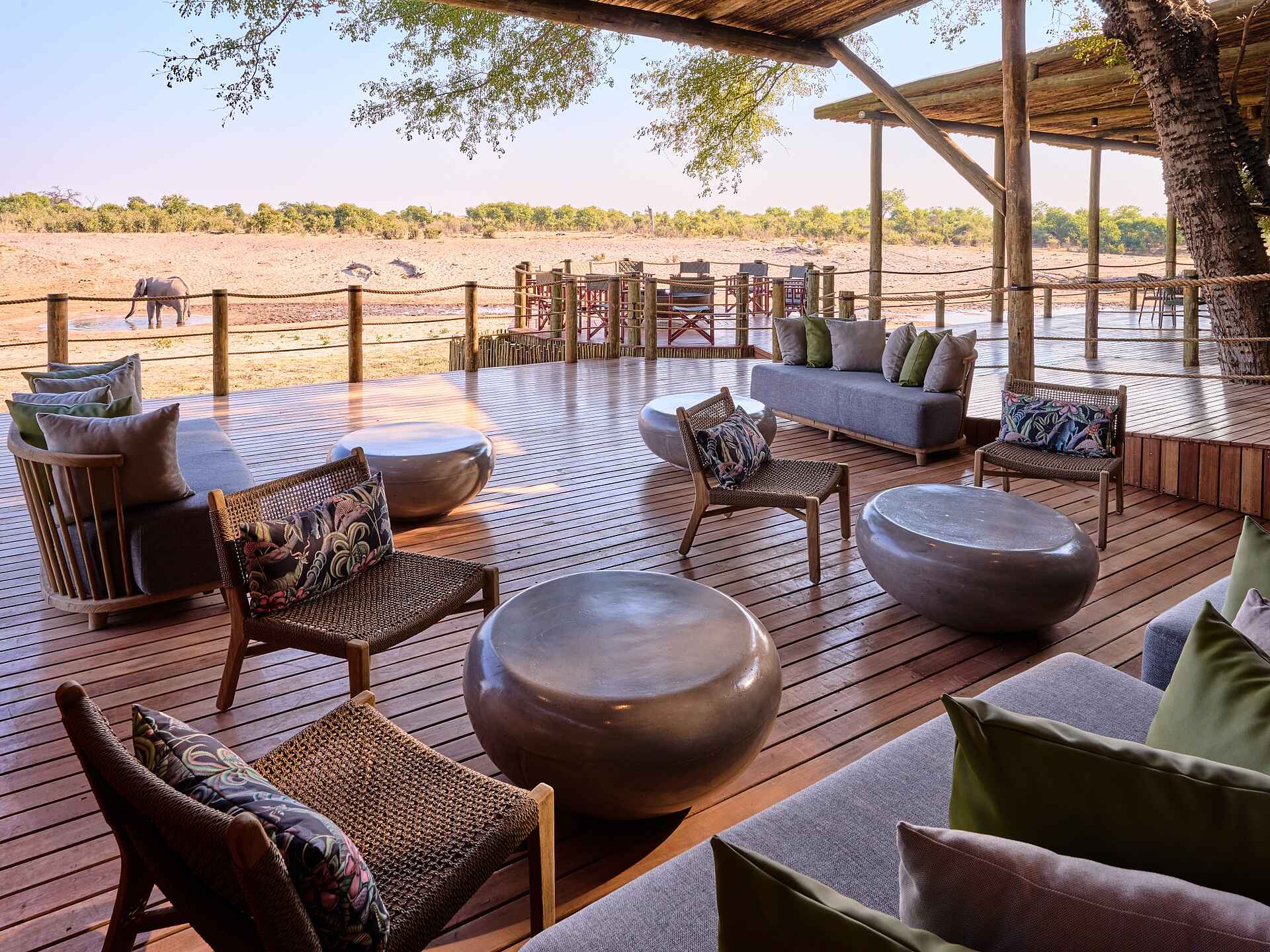 Savute Safari Lodge: Loungeterrasse