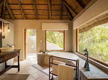 Thamo Telele Camp: Das Bad Thamo Telele Camp: Das Bad