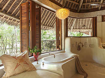 Vamizi Island: Großes Badezimmer in Papilio Villa