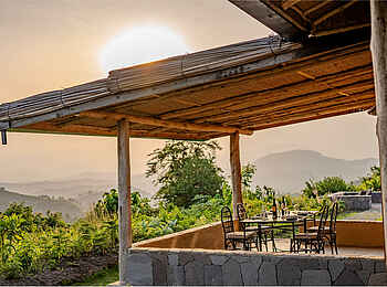 Volcanoes Kibale Lodge: Die Terrasse