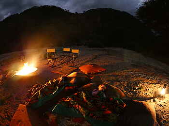 Wayo Manyara Green Camp: Lagerstatt am Feuer
