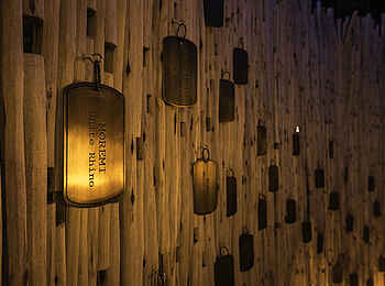 Mombo Camp: Hölzerne Umzäunung Mombo Camp: Hölzerne Umzäunung