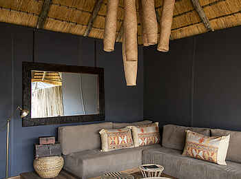 Serra Cafema: Lounge eines Gästezelts