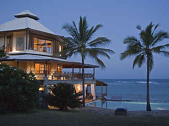 Alfajiri Villas: Cliff Villa am Abend