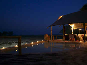 Anabezi Luxury Tented Camp: Entspannte Abendstunden auf dem Außendeck