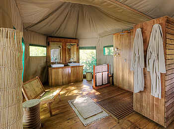 Chindeni Bushcamp: Gästebad Chindeni Bushcamp: Gästebad