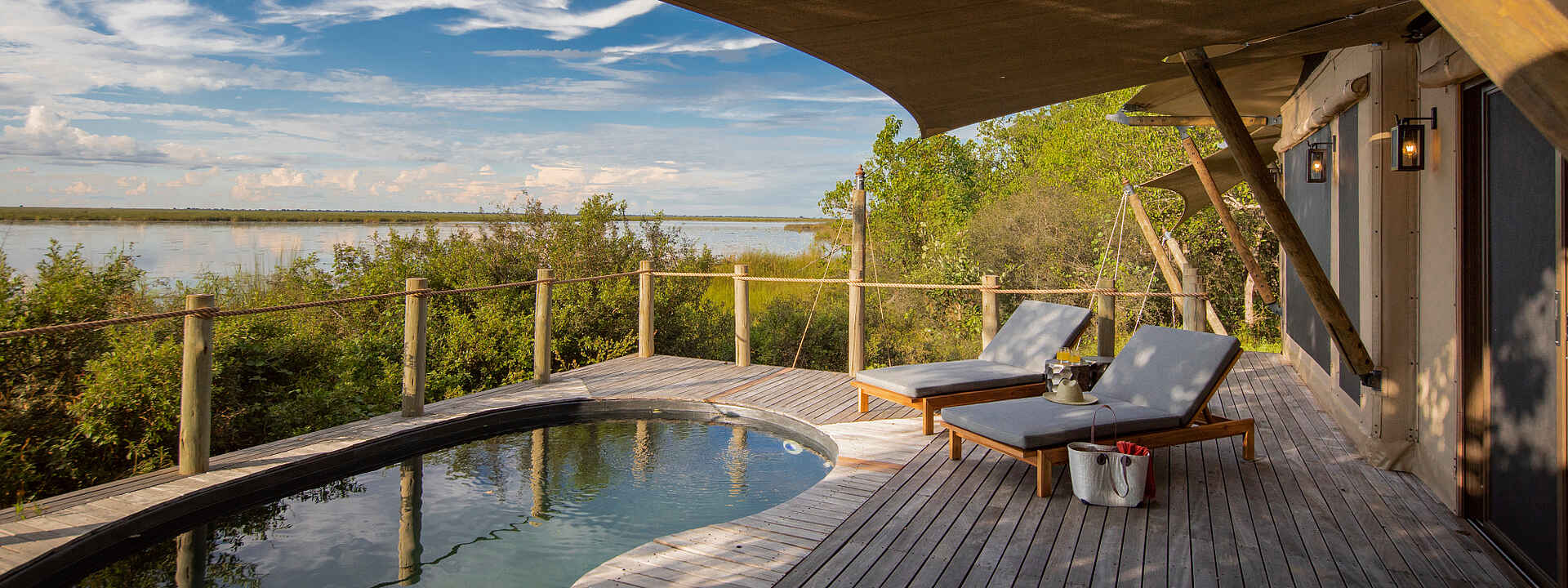 Veranda mit Pool im Duma Tau Camp 