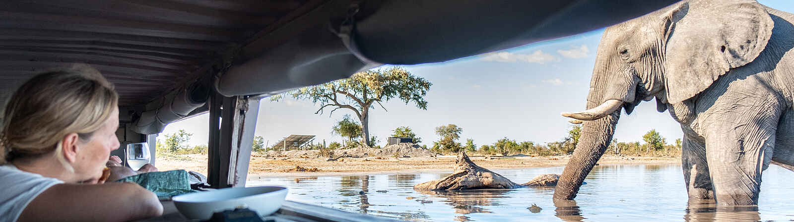 Elephant Pan Camp: im unterirdischen Beobachtungsstand Elephant Pan Camp: im unterirdischen Beobachtungsstand