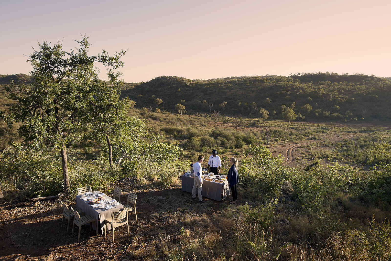 Madikwe Safari Lodge Dithaba: Buschfrühstück Madikwe Safari Lodge Dithaba: Buschfrühstück