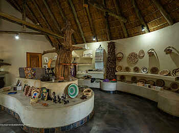 Mashatu Lodge: Souvenir Shop Mashatu Lodge: Souvenir Shop