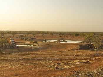 Okutala Lodge: Wasserstelle Okutala Lodge: Wasserstelle