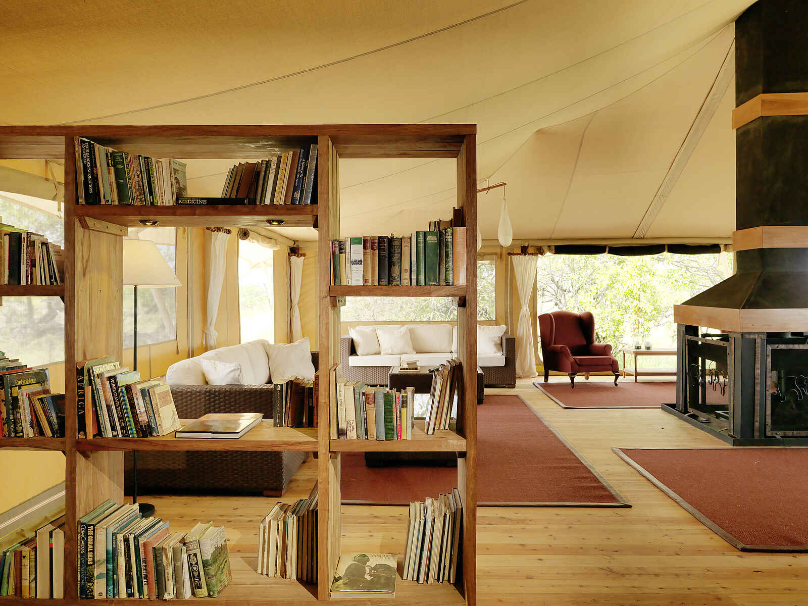 Serengeti Bushtops: Bibliothek Serengeti Bushtops: Bibliothek