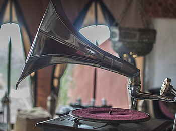 Shu'mata Camp: Grammophon im Arabian Corner Shu'mata Camp: Grammophon im Arabian Corner