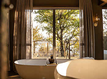 Victoria Falls River Lodge: Bad mit Badewanne