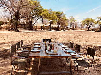Ingwe Pan Camp: Lunch im Freien Ingwe Pan Camp: Lunch im Freien