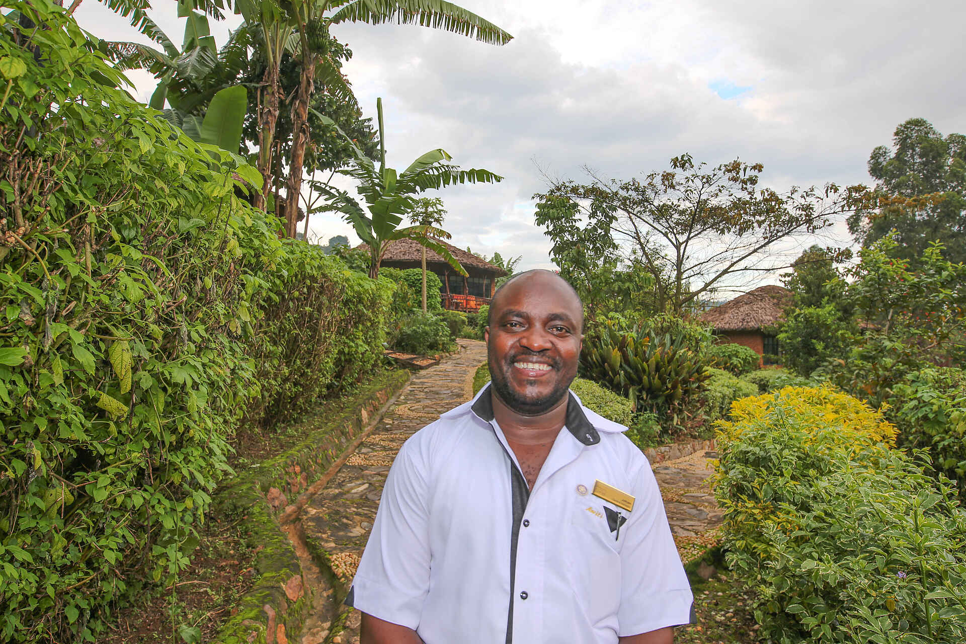 Buhoma, Bwindi Impenetrable Forest National Park, Gorilla beringei, Gorilla Tracking, Mahogany Springs Safari Lodge, General Manager, Jotham, Afrikarma, Afrikarma Safaris, Afrikarma Safaris - Wildnis. Hautnah., Afrikarma.de