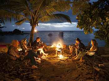 Masoala Forest Lodge: Lagerfeuer am Strand Masoala Forest Lodge: Lagerfeuer am Strand