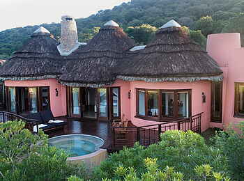 Thanda Safari Lodge: Ein Chalet von außen Thanda Safari Lodge: Ein Chalet von außen