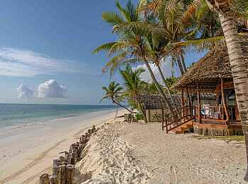 Breezes Beach Club & Spa Zanzibar: Das Tides Restaurant am Strand