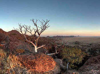 Epupa Falls Lodge: Das Kaokoland in der Abenddämmerung