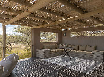 Gmundner Lodge: Überdachte Lounge Gmundner Lodge: Überdachte Lounge