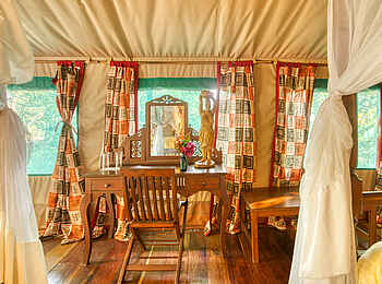 Mbali Mbali Gombe Lodge: Schminktisch