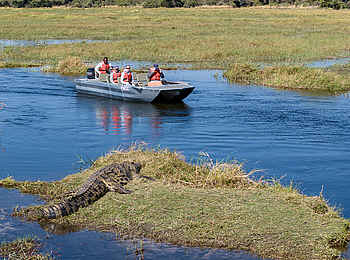 Mbamba: Eine Safari mit dem Boot Mbamba: Eine Safari mit dem Boot