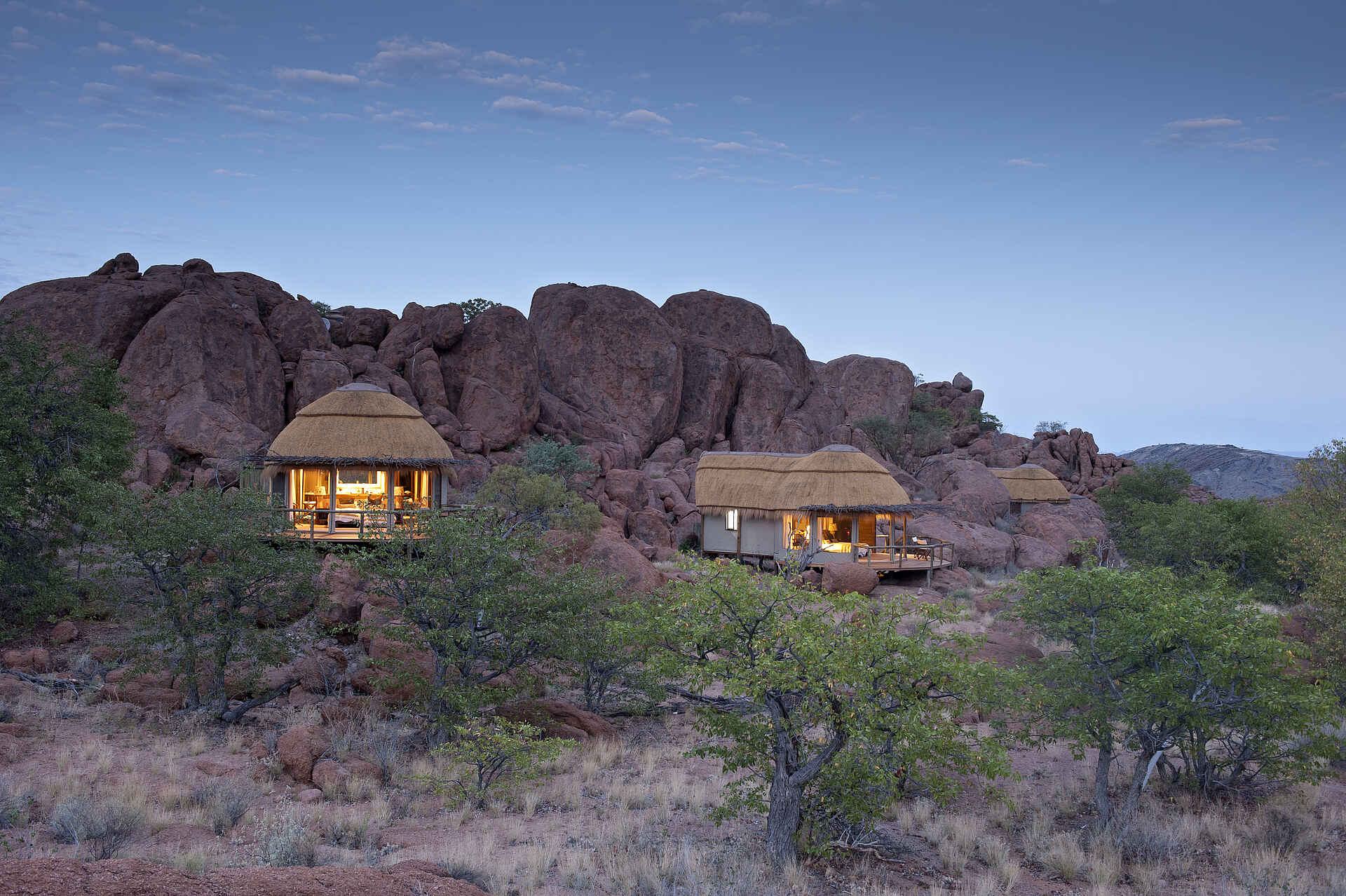 Damaraland, Felsen, Granitkuppen, Mowani Collection, Mowani Mountain Camp, Rondavel, Rundhütten, Twyfelfontein, Gästechalet, Zeltchalet, afrikarma, afrikarma Safaris, afrikarma.de