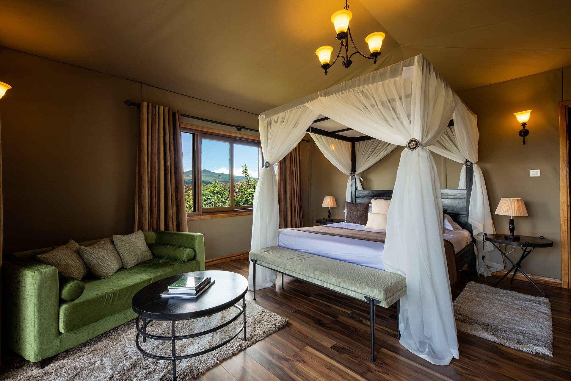 Ngorongoro Lions Paw Camp: Executive Family Room Bett