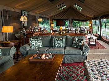 Papa´s Camp: Im Messezelt