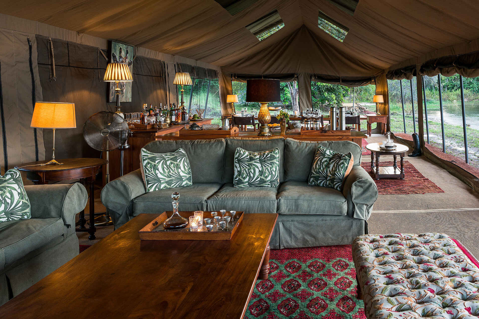 Papa´s Camp: Im Messezelt