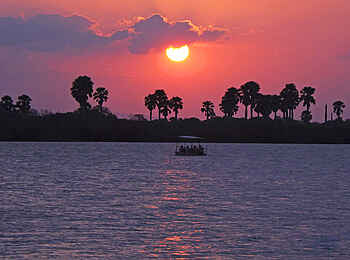 Selous Impala Camp: Bootssafari in der Dämmerung