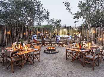 Kariega Settlers Drift Lodge: Essbereich im Freien