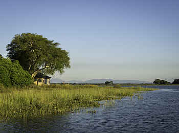 Kuthengo Camp: Lage am Shire River Kuthengo Camp: Lage am Shire River