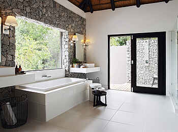 Londolozi Private Granite Suites: Das Bad der Suite
