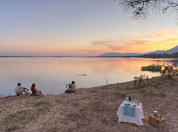 Time + Tide Chongwe: Sundowner am Sambesi