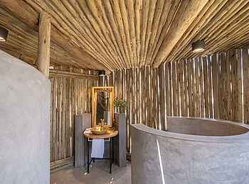 Basecamp Samburu: Bad im Star Bed Deck Basecamp Samburu: Bad im Star Bed Deck