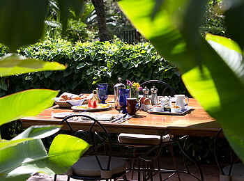 Gibbs Farm: Frühstückstisch