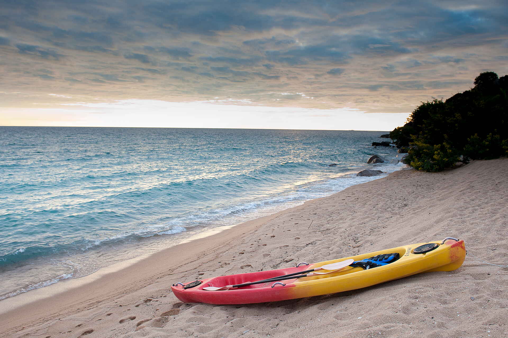 Kaya Mawa: Kayak am Strand