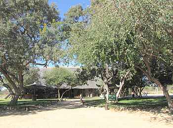 Khama Rhino Sanctuary: Hauptgebäude mit Restaurant Khama Rhino Sanctuary: Hauptgebäude mit Restaurant