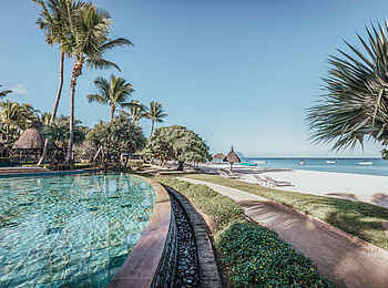 La Pirogue: Der Poll mit Blick auf das Meer La Pirogue: Der Poll mit Blick auf das Meer