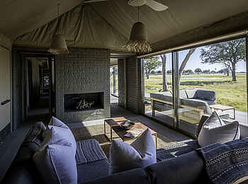 Linkwasha Camp: Familienzelt Wohnbereich Linkwasha Camp: Familienzelt Wohnbereich