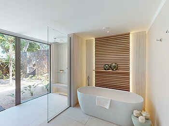 Paradis Beachcomber Golf Resort and Spa: Presidential Villa Bad Paradis Beachcomber Golf Resort and Spa: Presidential Villa Bad