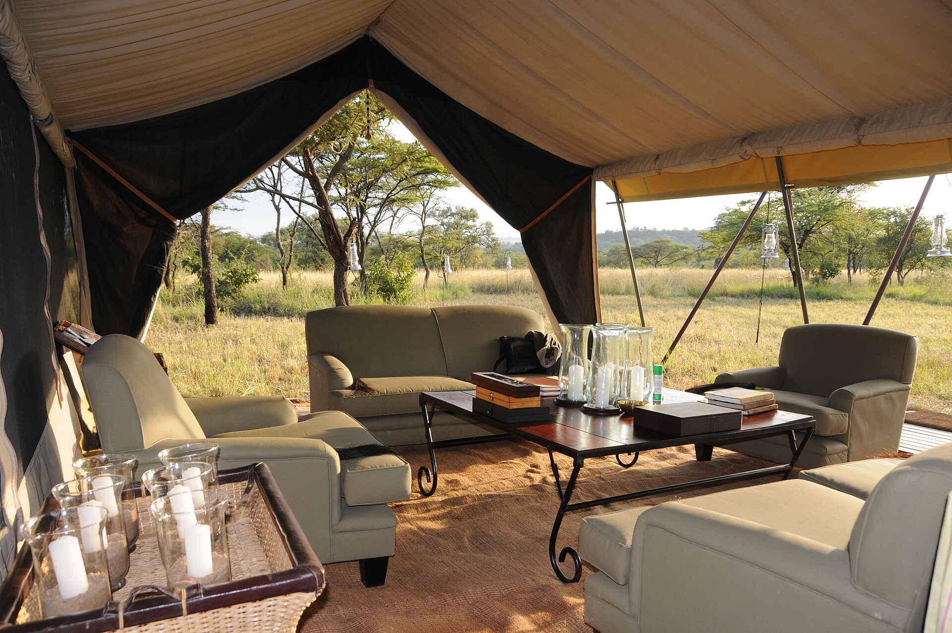 East Africa, Lodge, Lounge, Loungezelt, Sessel, Sofa, &Beyond, andbeyond, Serengeti under Canvas, Zeltcamp, Afrikarma, Afrikarma Safaris, afrikarma Safaris - Wildnis. Hautnah., Afrikarma.de