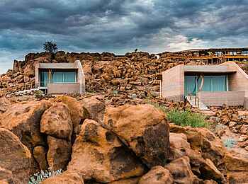 Sorris Sorris Lodge: Lage der Lodge zwischen Felsen